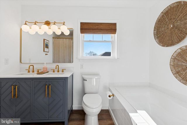 366 BUCKINGHAM CIR, Harleysville, PA 19438