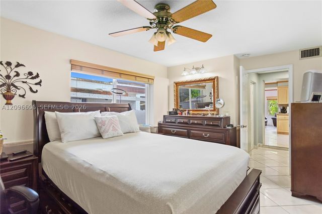 326 E 44th St, Hialeah, FL 33013