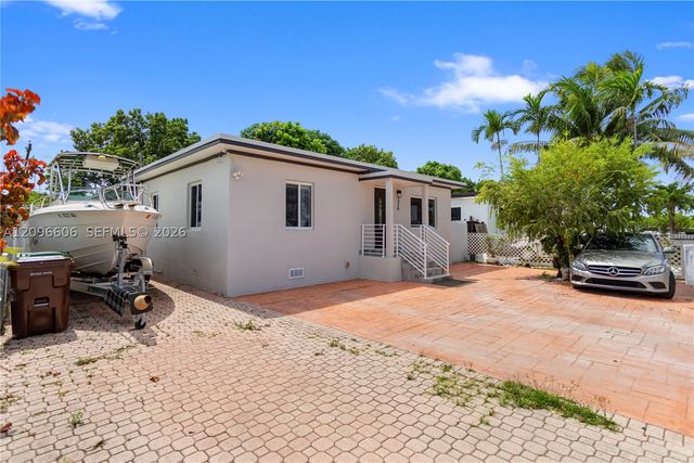 326 E 44th St, Hialeah, FL 33013
