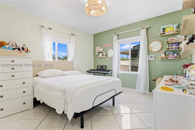 326 E 44th St, Hialeah, FL 33013