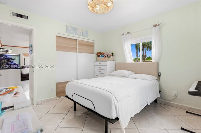 326 E 44th St, Hialeah, FL 33013