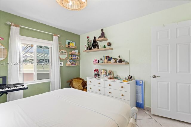 326 E 44th St, Hialeah, FL 33013