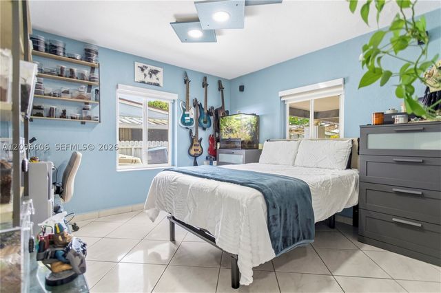 326 E 44th St, Hialeah, FL 33013