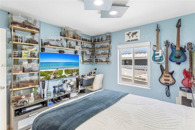 326 E 44th St, Hialeah, FL 33013