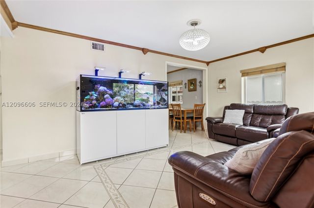 326 E 44th St, Hialeah, FL 33013