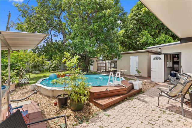 326 E 44th St, Hialeah, FL 33013