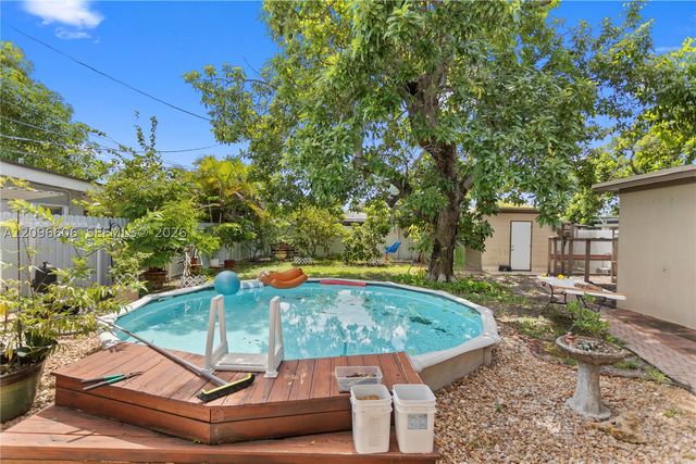 326 E 44th St, Hialeah, FL 33013