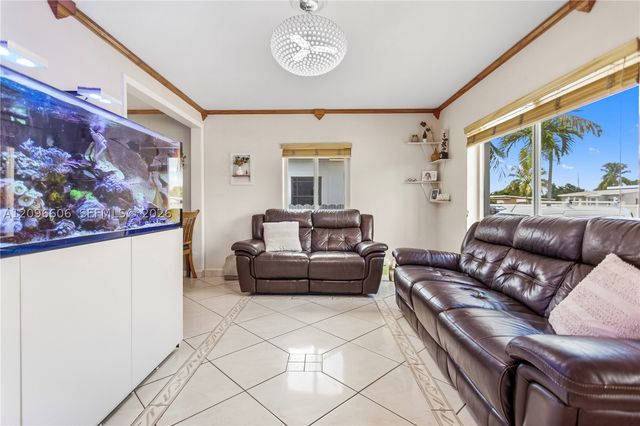 326 E 44th St, Hialeah, FL 33013