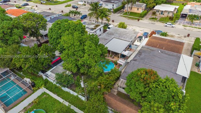 326 E 44th St, Hialeah, FL 33013