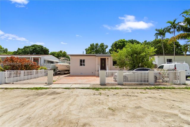326 E 44th St, Hialeah, FL 33013