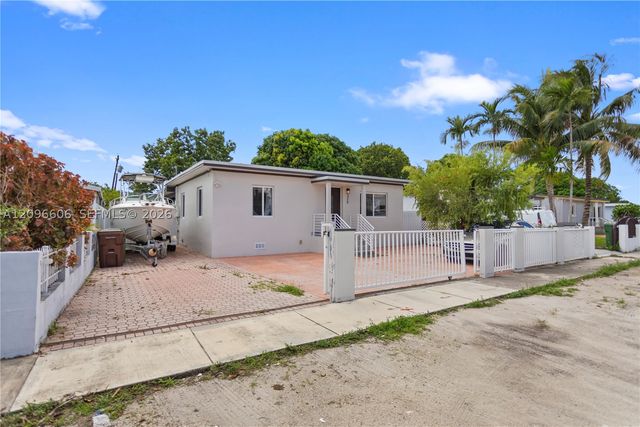326 E 44th St, Hialeah, FL 33013