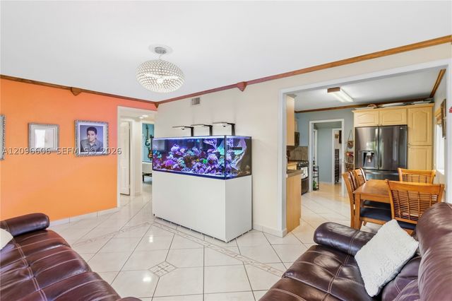 326 E 44th St, Hialeah, FL 33013