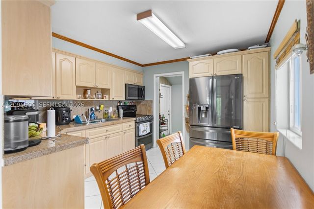 326 E 44th St, Hialeah, FL 33013