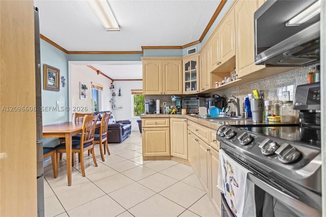 326 E 44th St, Hialeah, FL 33013