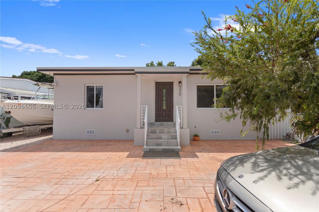 326 E 44th St, Hialeah, FL 33013