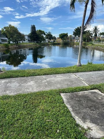 20320 NE 2nd Avenue 27, Miami Gardens, FL 33179