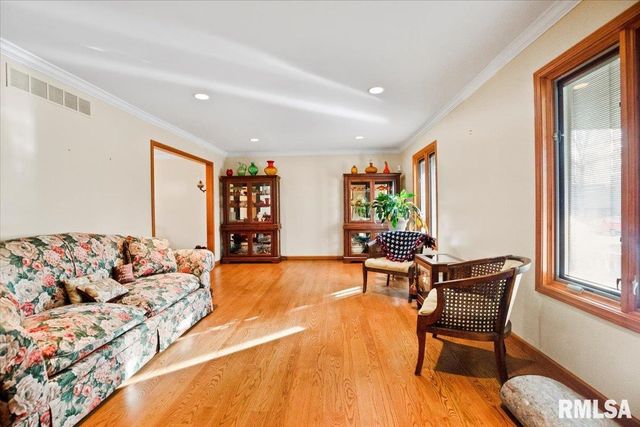 3709 W Bluffs Road, Springfield, IL 62711