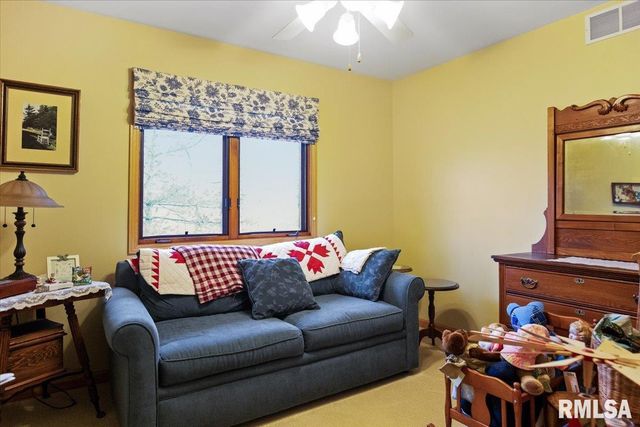 3709 W Bluffs Road, Springfield, IL 62711