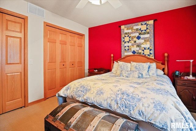 3709 W Bluffs Road, Springfield, IL 62711