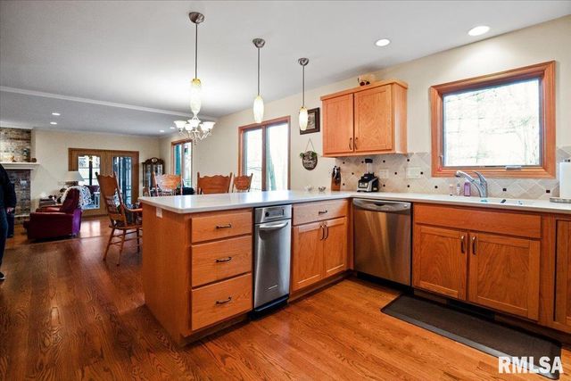 3709 W Bluffs Road, Springfield, IL 62711