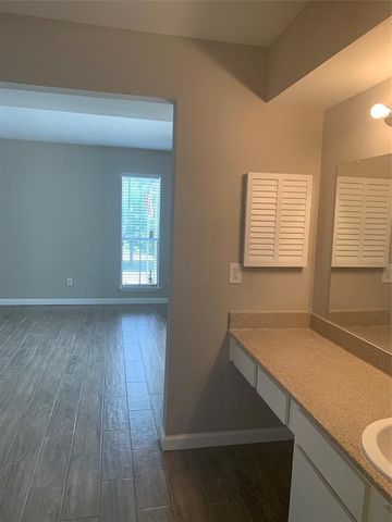 5625 Antoine Drive 202, Houston, TX 77091