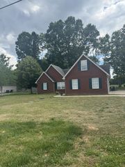 1039 Thompson Farms St, Lascassas, TN 37085