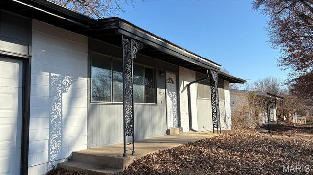 1533 Chesley Drive, St Louis, MO 63136