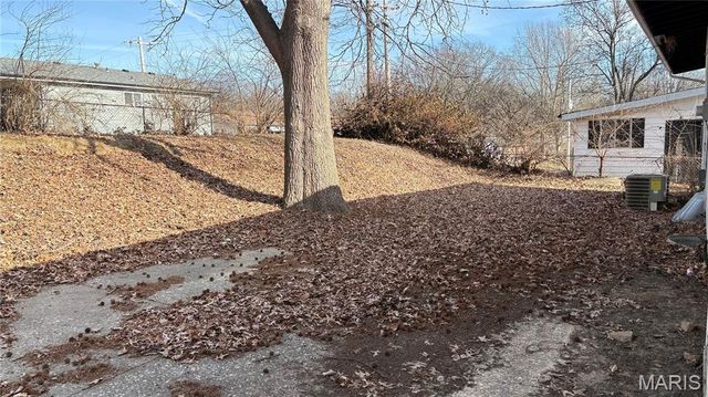 1533 Chesley Drive, St Louis, MO 63136