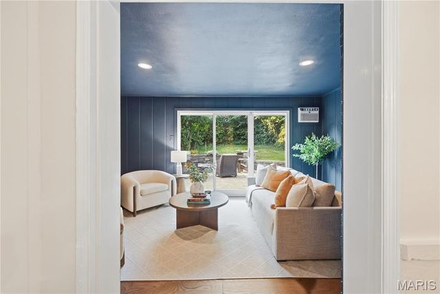 8622 White Avenue, Brentwood, MO 63144