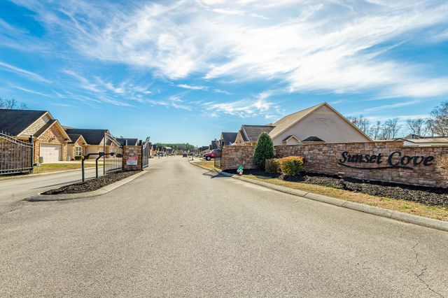 14 Sunset Cove Drive, Rossville, GA 30741