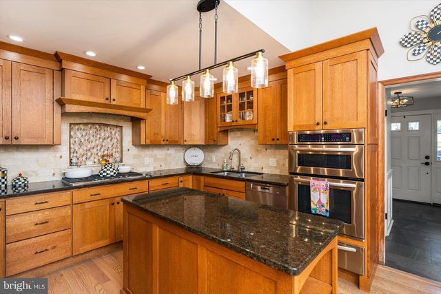 6 STATE PARK DR, Titusville, NJ 08560