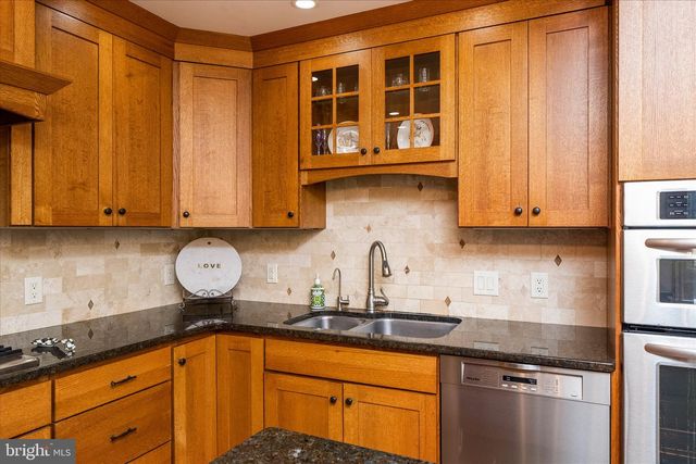 6 STATE PARK DR, Titusville, NJ 08560