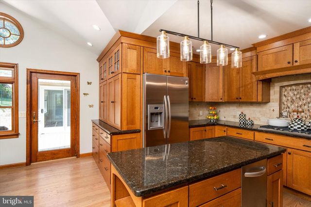 6 STATE PARK DR, Titusville, NJ 08560
