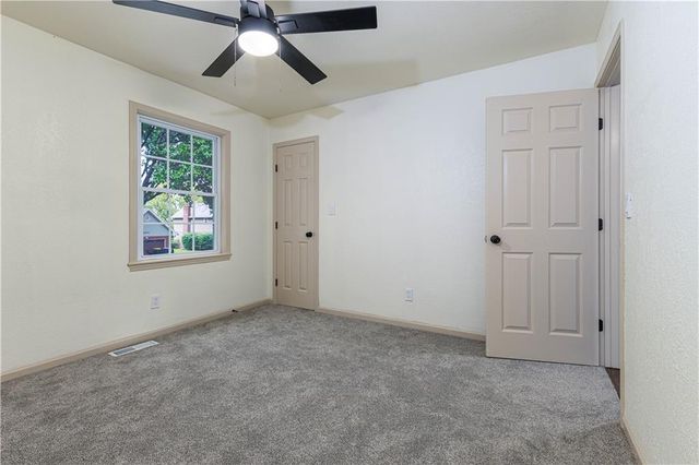 9624 N Wayne Avenue, Kansas City, MO 64155