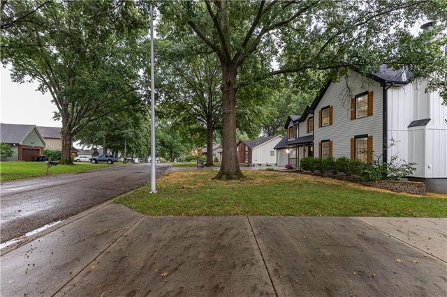 9624 N Wayne Avenue, Kansas City, MO 64155