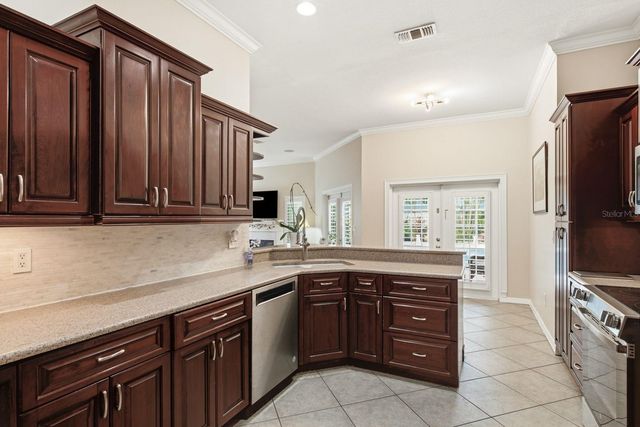 141 OLD OAK CIRCLE, Palm Harbor, FL 34683