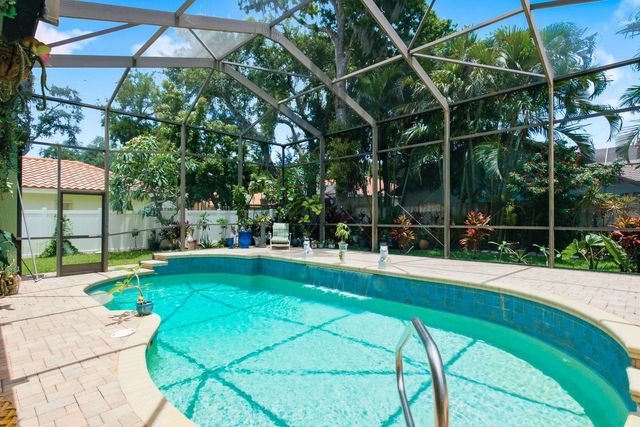 141 OLD OAK CIRCLE, Palm Harbor, FL 34683