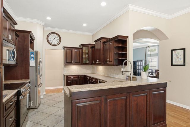 141 OLD OAK CIRCLE, Palm Harbor, FL 34683