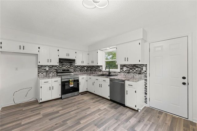 956 Ridge Drive, Warrensburg, MO 64093