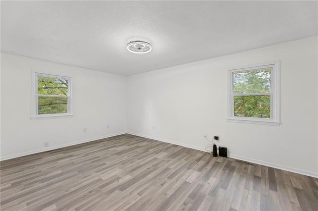 956 Ridge Drive, Warrensburg, MO 64093