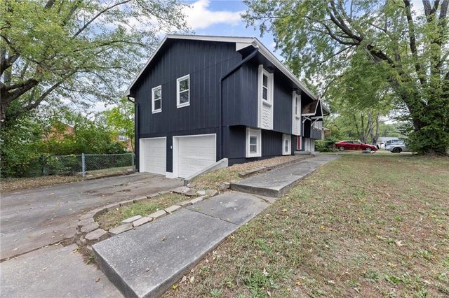 956 Ridge Drive, Warrensburg, MO 64093