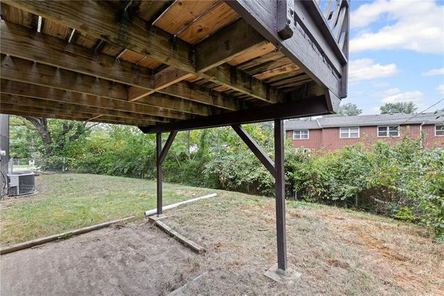 956 Ridge Drive, Warrensburg, MO 64093