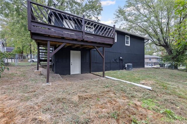 956 Ridge Drive, Warrensburg, MO 64093