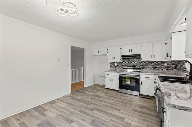 956 Ridge Drive, Warrensburg, MO 64093