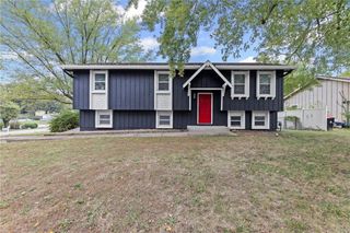956 Ridge Drive, Warrensburg, MO 64093