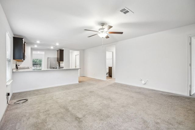 1040 Riverdale CV, Jarrell, TX 76537