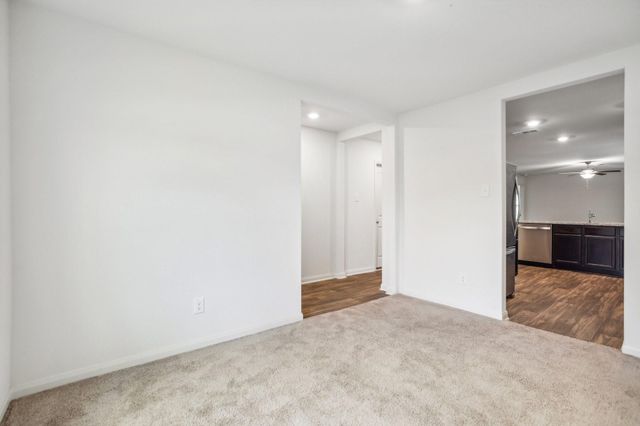 1040 Riverdale CV, Jarrell, TX 76537