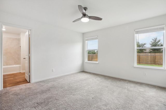 1040 Riverdale CV, Jarrell, TX 76537