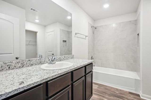 1040 Riverdale CV, Jarrell, TX 76537