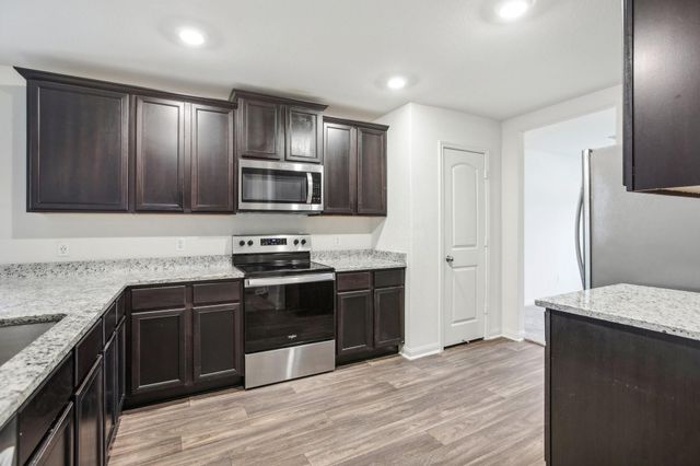 1040 Riverdale CV, Jarrell, TX 76537